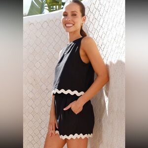 1143. RicRac trim shorts set in black and white